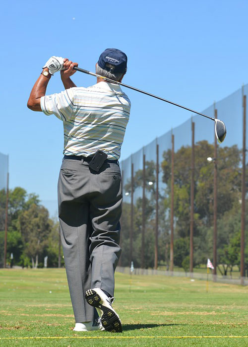 Man-Playing-Golf-500px